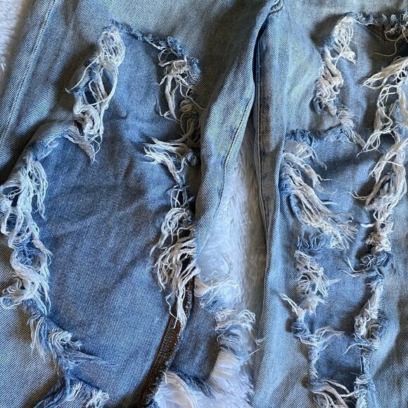 American Eagle Mom Jeans Ripped Distressed High Rise Women’s Size 2 Regular - Picture 7 of 11